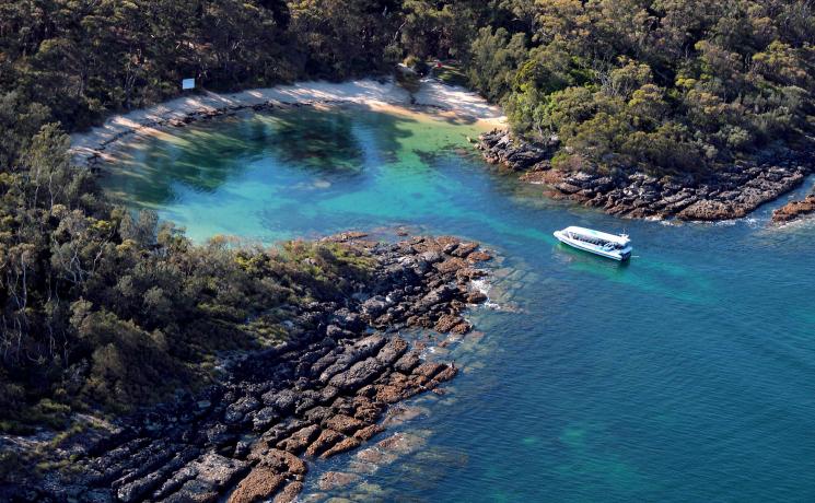 杰维斯湾 (Jervis Bay) 的蜜月湾 (Honeymoon Bay)